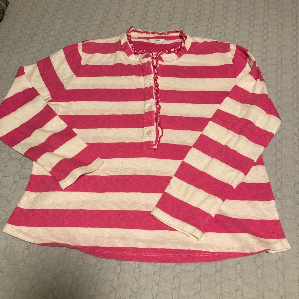 Crown and Ivy top M